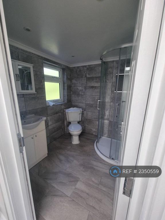 Top Shower Room 2