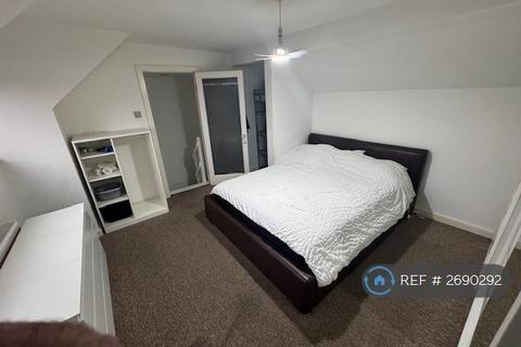 1 bedroom in a house share to rent, Church Street, London, N9