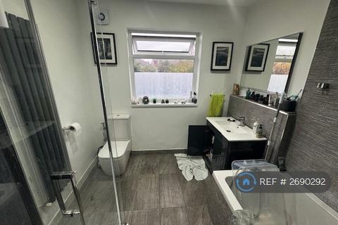 1 bedroom in a house share to rent, Church Street, London, N9