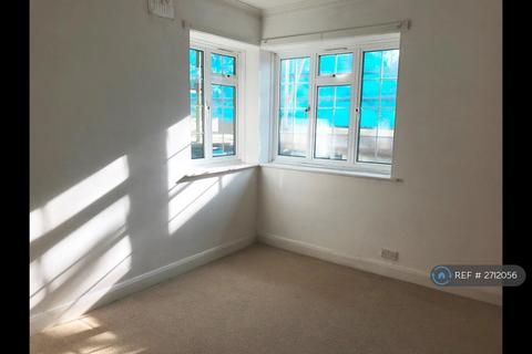 undefined, Mount Avenue, London, W5