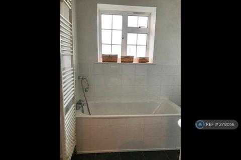 3 bedroom flat to rent, Mount Avenue, London, W5