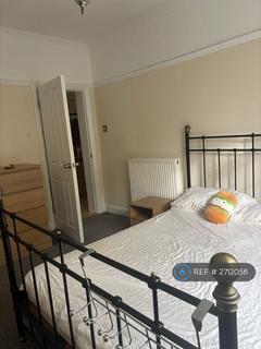 3 bedroom flat to rent, Mount Avenue, London, W5