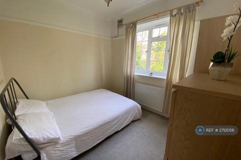 3 bedroom flat to rent, Mount Avenue, London, W5