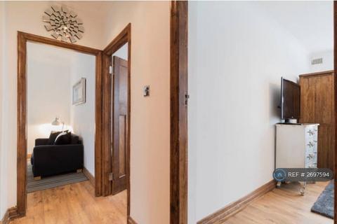 1 bedroom in a flat share to rent, Further Green Road, London, SE6
