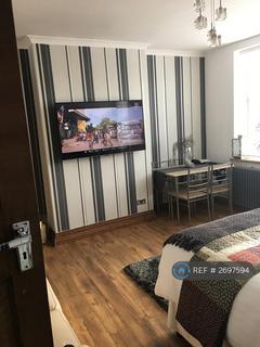 1 bedroom in a flat share to rent, Further Green Road, London, SE6