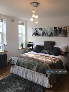 1 bedroom in a flat share to rent, Further Green Road, London, SE6