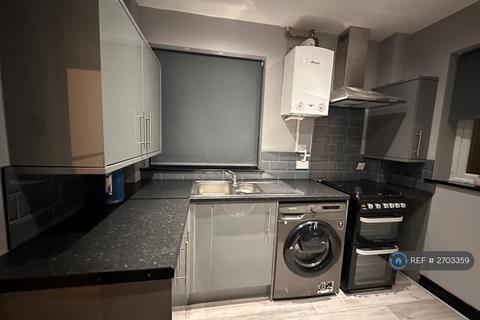 4 bedroom semi-detached house to rent, St. Ronans Road, Reading, RG30