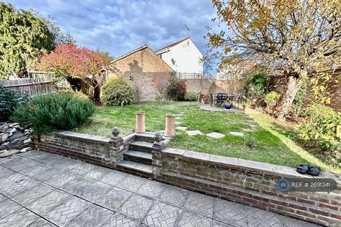 4 bedroom detached house to rent, Covenbrook, Brentwood, CM13