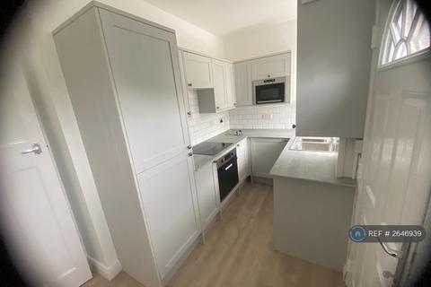 3 bedroom end of terrace house to rent, Waite Davies Road, London, SE12