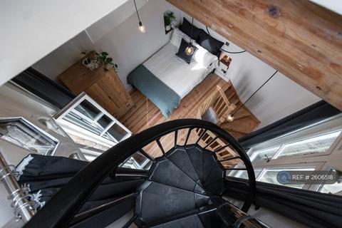 undefined, St Ann's Tower, Leeds, LS6