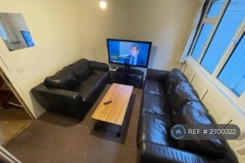 5 bedroom terraced house to rent, Barchester Close, Uxbridge, UB8
