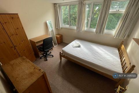 5 bedroom terraced house to rent, Barchester Close, Uxbridge, UB8