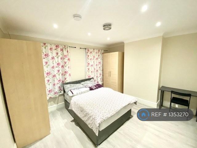 Biggest Bedroom: £700