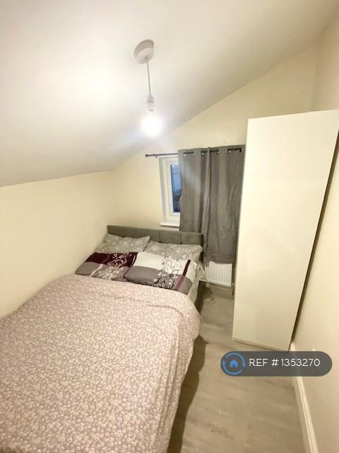 Double Bed: £600