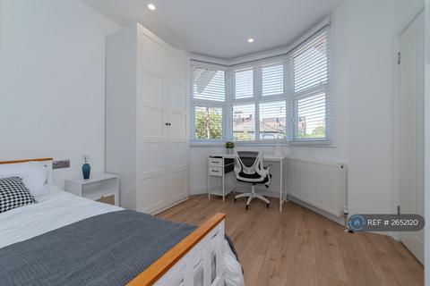 1 bedroom in a house share to rent, Abbey Road, London, SW19
