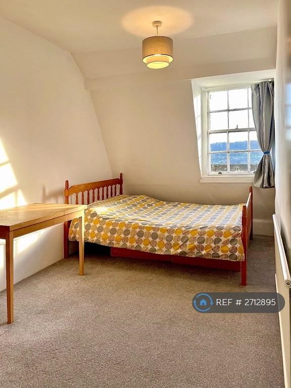Bedroom With a Double-Bed And a Wardrobe