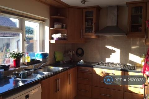 1 bedroom in a house share to rent, Thorpe Lea Road, Egham, TW20