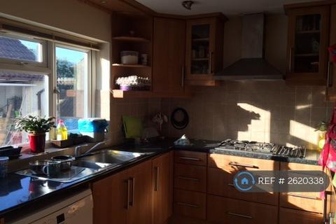 1 bedroom in a house share to rent, Thorpe Lea Road, Egham, TW20