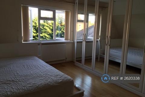 1 bedroom in a house share to rent, Thorpe Lea Road, Egham, TW20