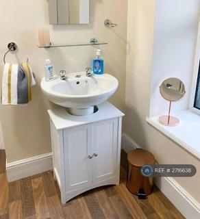 2 bedroom flat to rent, Market Street, Buxton, SK17
