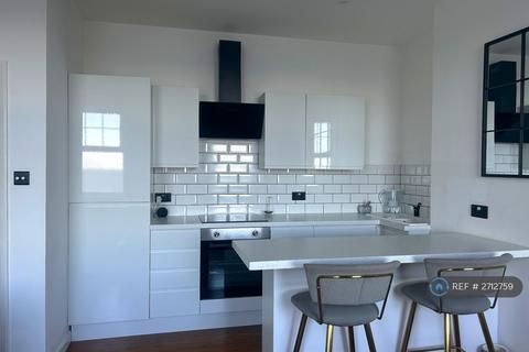 2 bedroom flat to rent, Lewis Crescent, Cliftonville, Margate, CT9