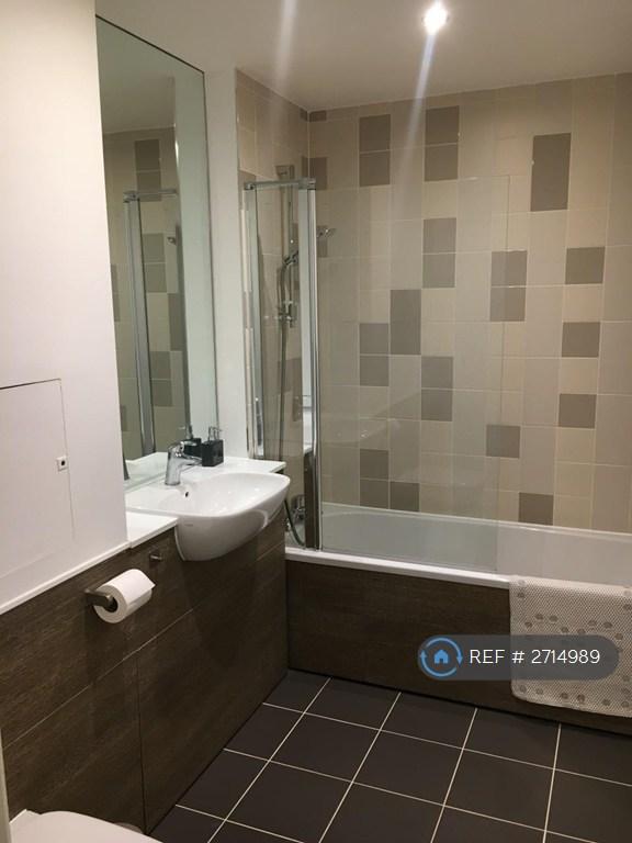 Large Modern Bathroom