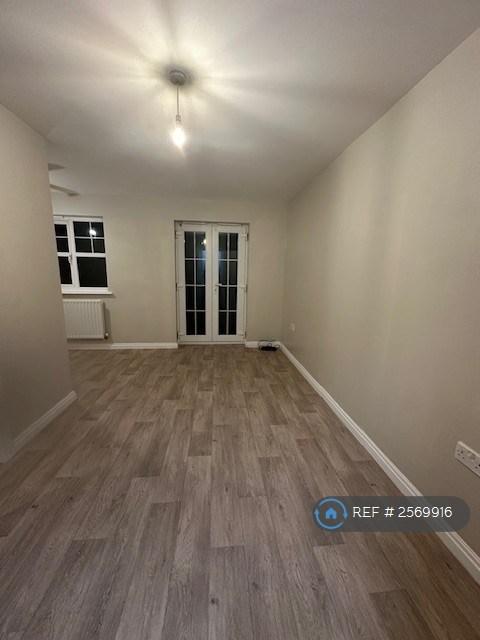 Ensuite Master Bedroom