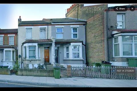 1 bedroom in a house share to rent, Plumstead Common Road, London, SE18