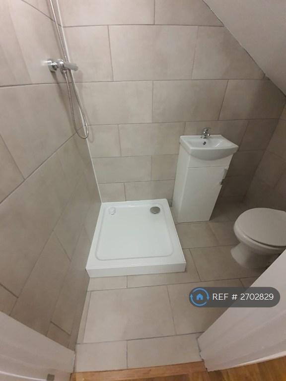 Room 6 - Ensuite Bathroom Loft