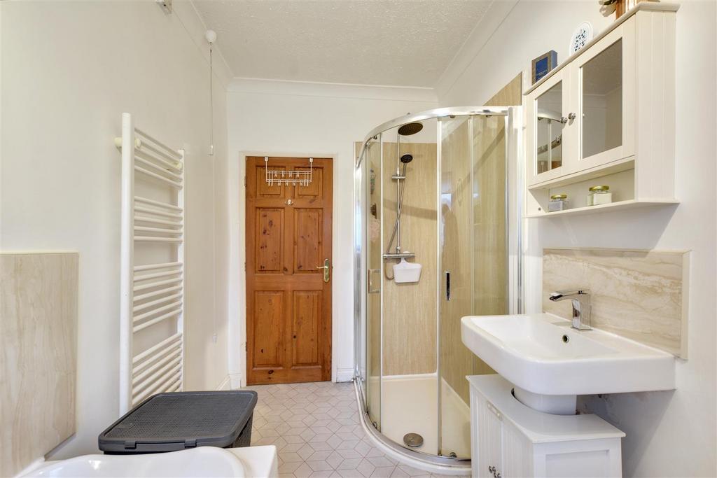 Bathroom 3.jpeg