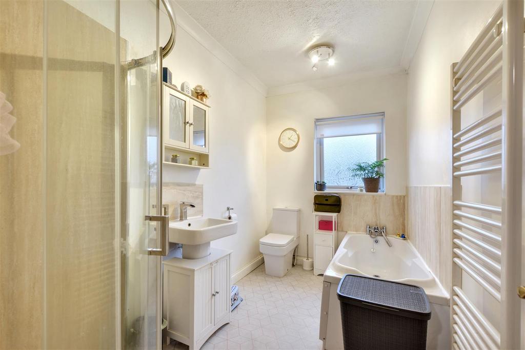 Bathroom 1.jpeg
