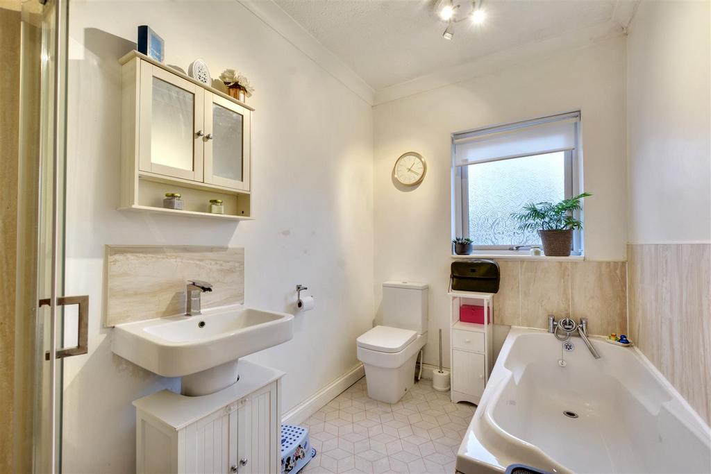 Bathroom 2.jpeg