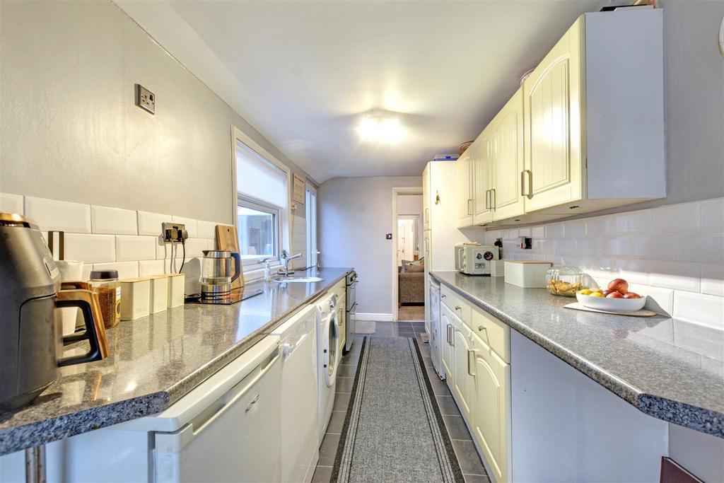 Kitchen 3.jpeg