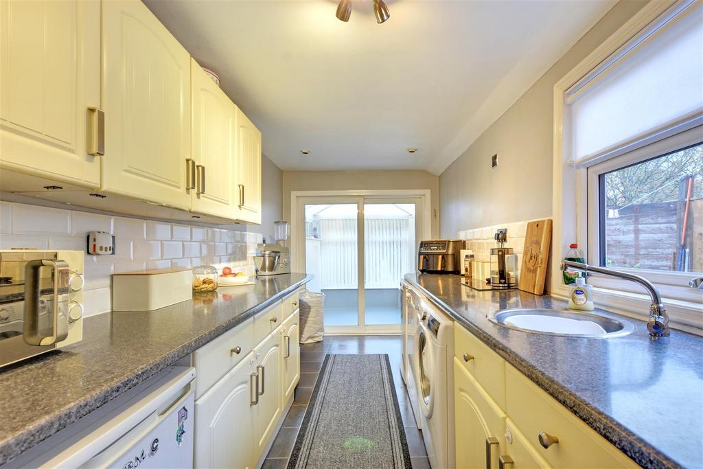 Kitchen 1.jpeg
