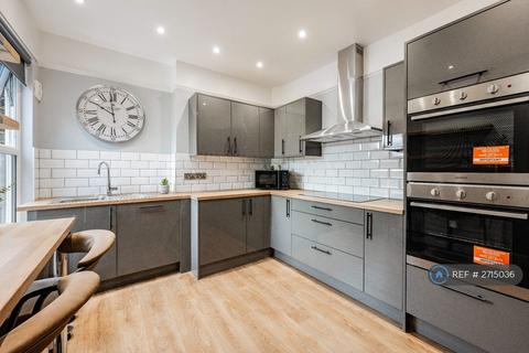 1 bedroom in a house share to rent, Wood Street, Norwich, NR1