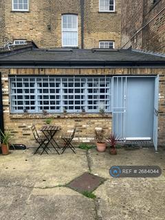 Studio to rent, Old Kent Road, London, SE1