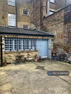 Studio to rent, Old Kent Road, London, SE1