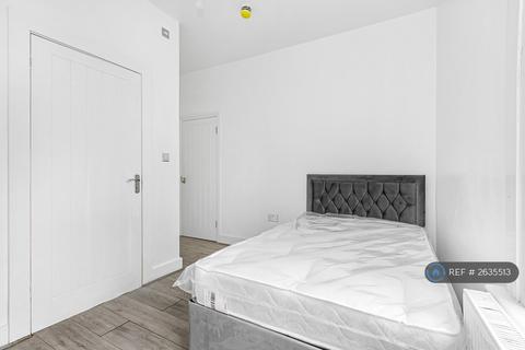 1 bedroom in a house share to rent, Crusoe Road, Tooting, CR4