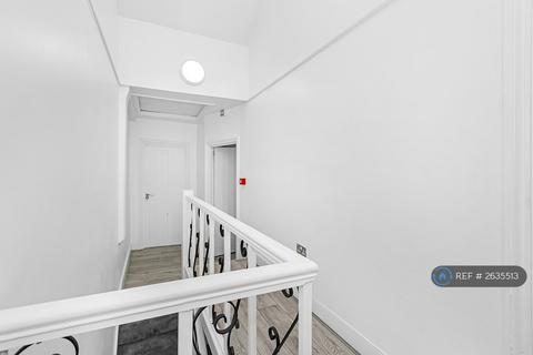 1 bedroom in a house share to rent, Crusoe Road, Tooting, CR4