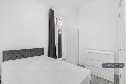1 bedroom in a house share to rent, Crusoe Road, Tooting, CR4