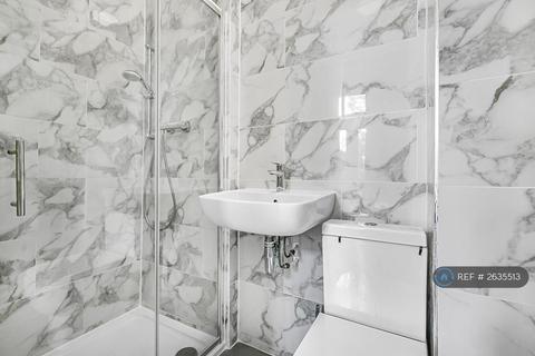 1 bedroom in a house share to rent, Crusoe Road, Tooting, CR4