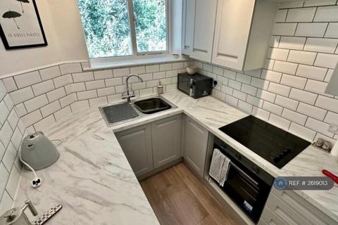 3 bedroom flat to rent, Shore Road, Ventnor, PO38
