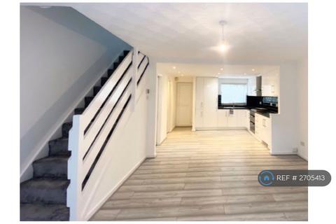 3 bedroom semi-detached house to rent, Voltaire Avenue, Salford, M6