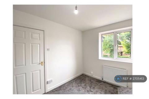 3 bedroom semi-detached house to rent, Voltaire Avenue, Salford, M6
