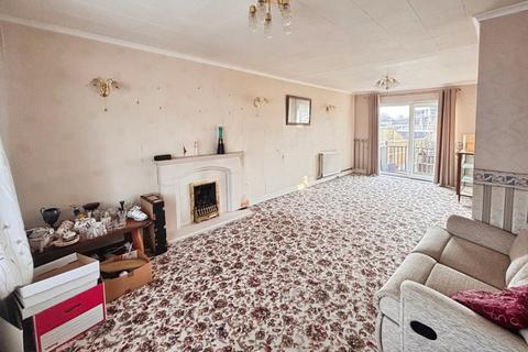 3 bedroom semi-detached house for sale, Springhill Avenue, Wakefield WF4