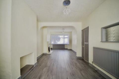 3 bedroom terraced house to rent, Lawrence Avenue, London, E12