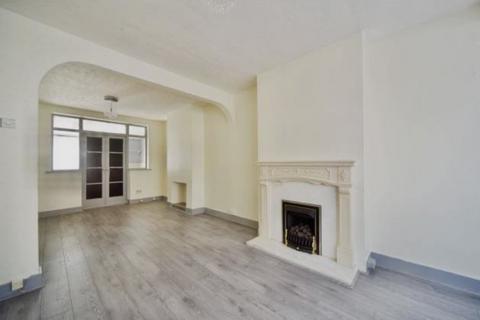 3 bedroom terraced house to rent, Lawrence Avenue, London, E12