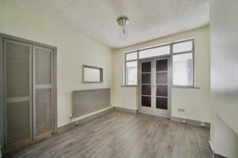 3 bedroom terraced house to rent, Lawrence Avenue, London, E12