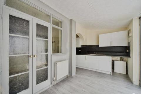 3 bedroom terraced house to rent, Lawrence Avenue, London, E12