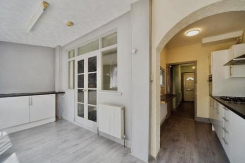 3 bedroom terraced house to rent, Lawrence Avenue, London, E12